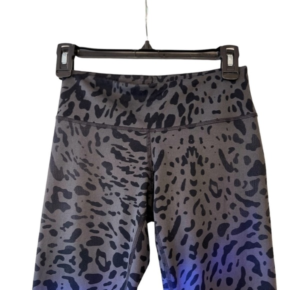 Lululemon Leopard Print Capri Leggings sz 4 - Picture 3 of 4